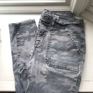Gray Camo Print High Rise Jeggings Size 4!